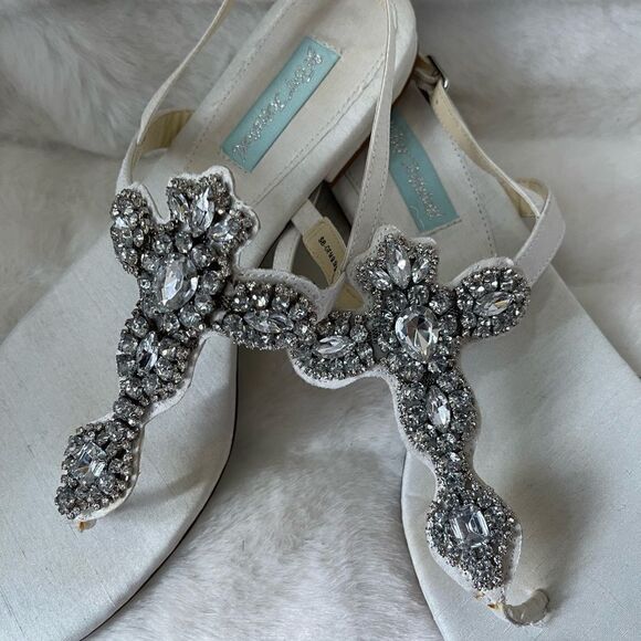 Betsey Johnson off white Satin Rhinestones Slingback adjustable strap Si… - Picture 4 of 9